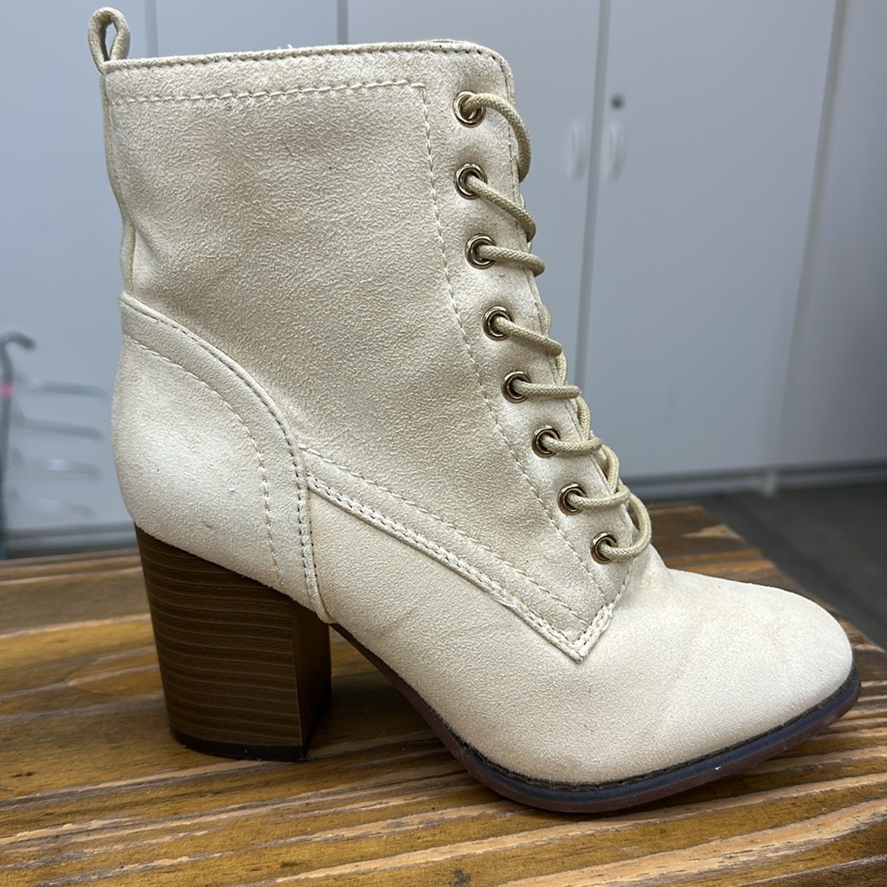 Journee Collection Cream Suede Baylor Stacked Heel Booties Womens 5.5